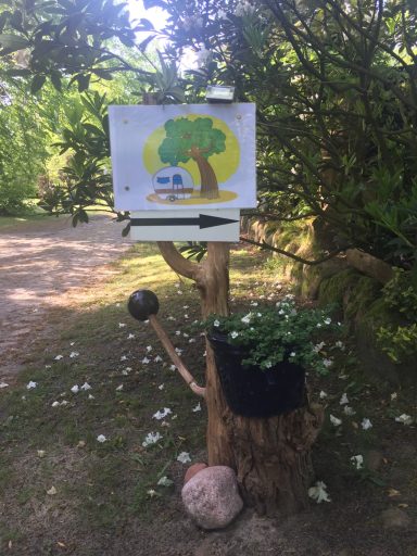 Hinweisschild vor der Auffahrt ( wird leider oft übersehen)